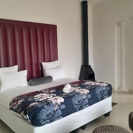 Dineo'S Lodge And Spa 伯格斯堡 外观 照片