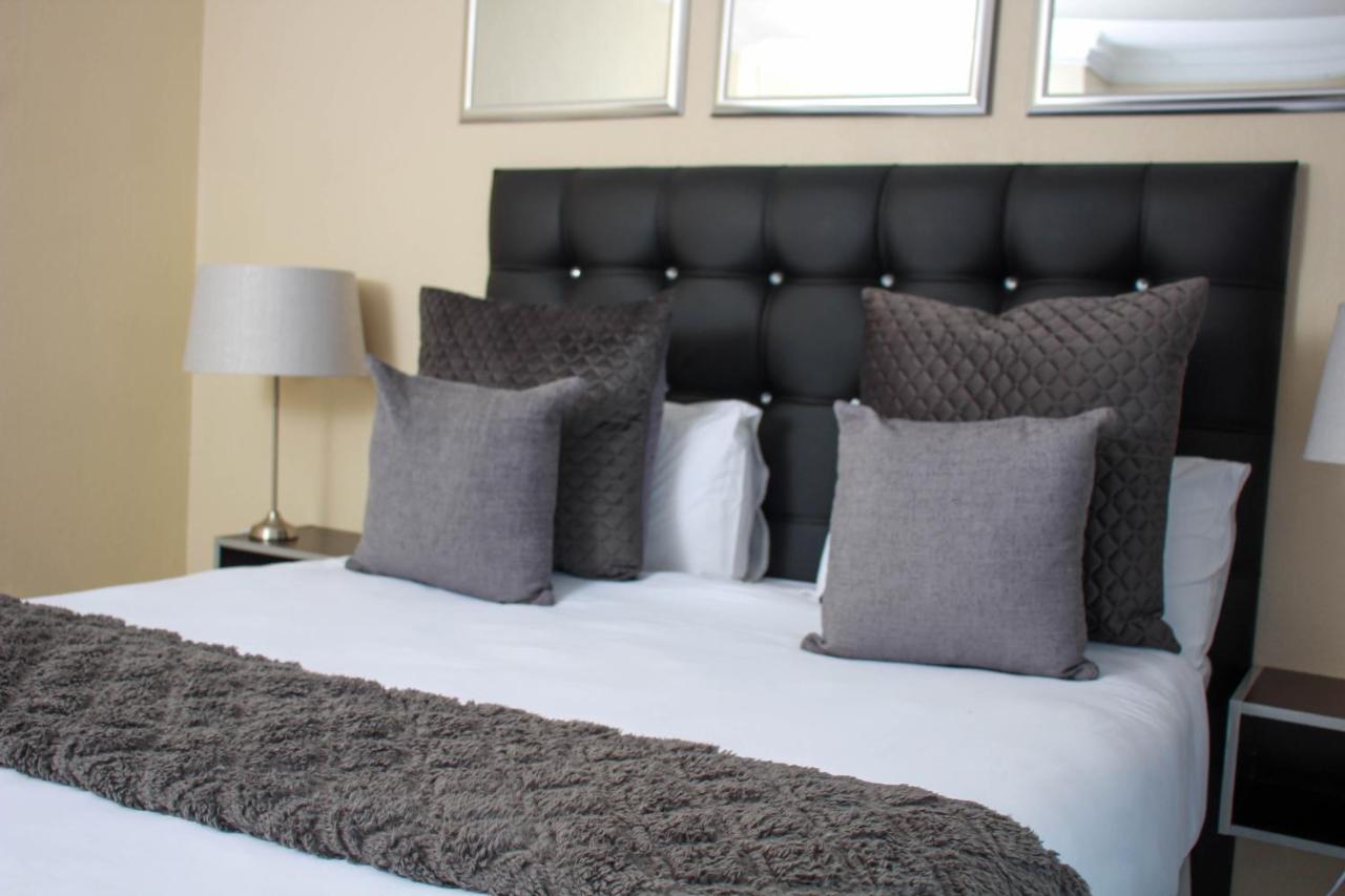 Dineo'S Lodge And Spa 伯格斯堡 外观 照片