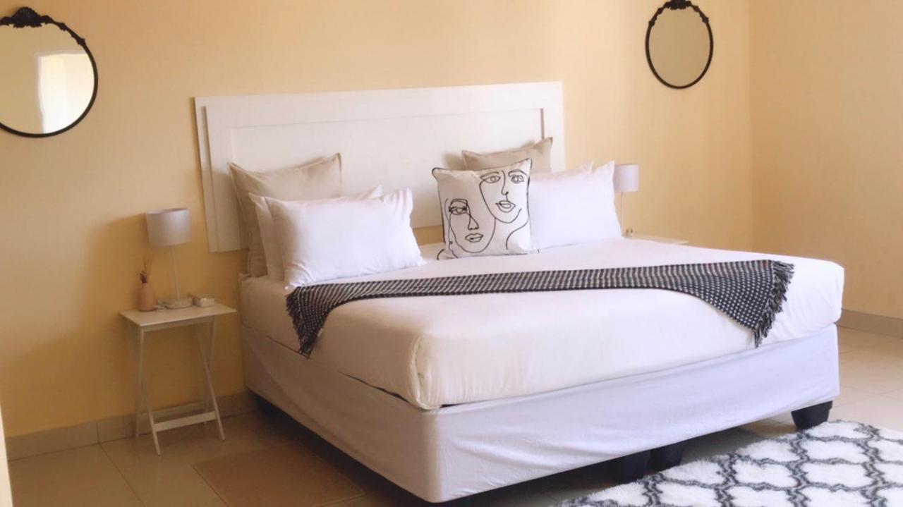 Dineo'S Lodge And Spa 伯格斯堡 外观 照片