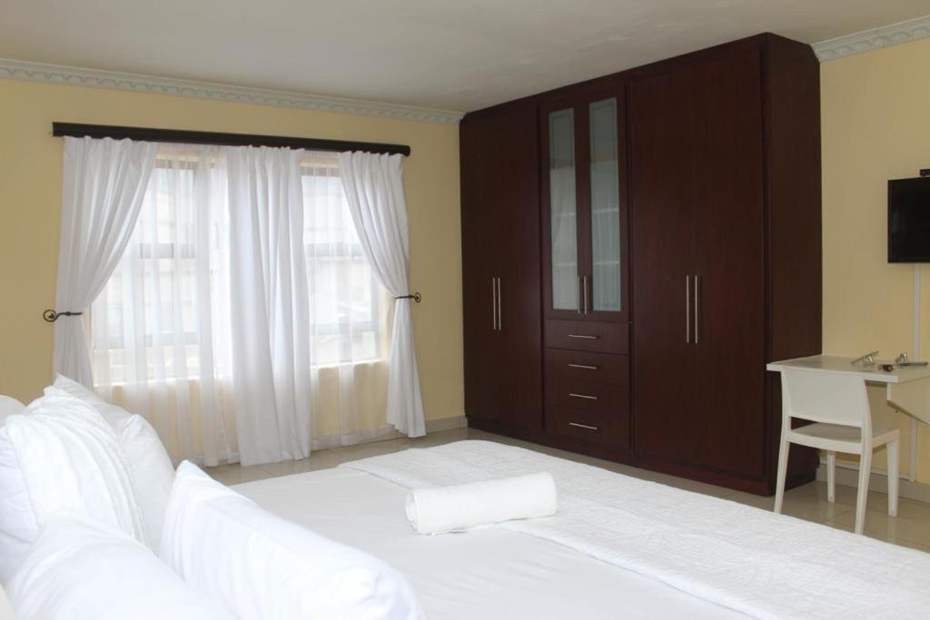 Dineo'S Lodge And Spa 伯格斯堡 外观 照片