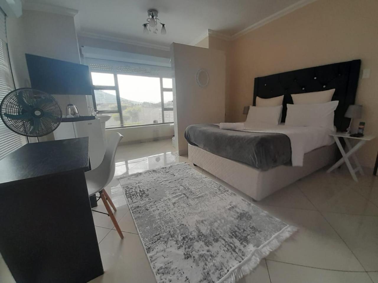 Dineo'S Lodge And Spa 伯格斯堡 外观 照片