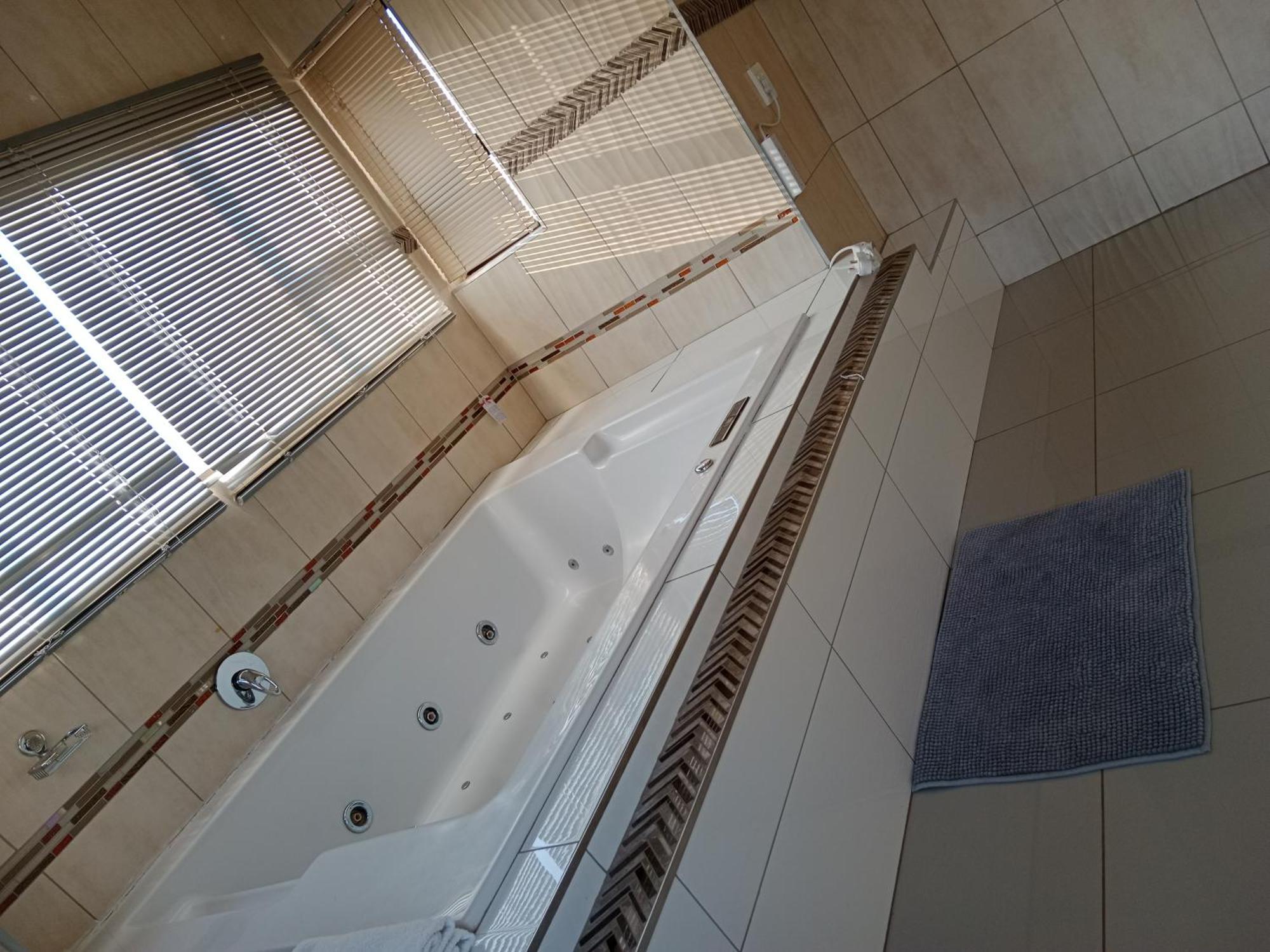 Dineo'S Lodge And Spa 伯格斯堡 外观 照片